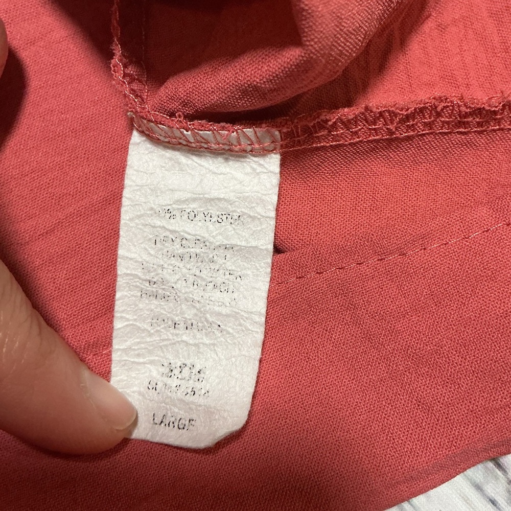 Entro coral-colored textured V-neck sleeveless top. Size L - Picture 7 of 7